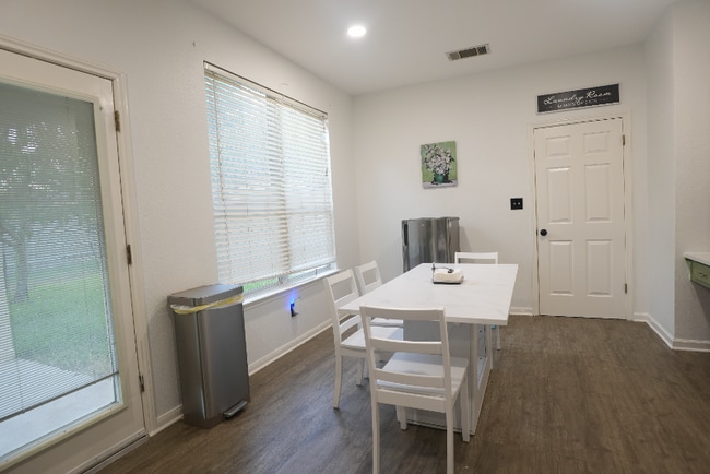 Building Photo - 1500 Mexican Heather Ct