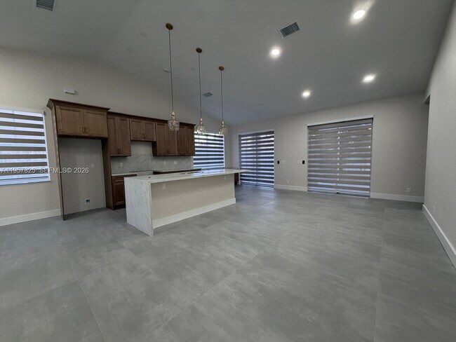 Building Photo - 755 Falling Water Rd