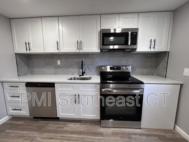 Building Photo - 120 Gallup Hill Rd