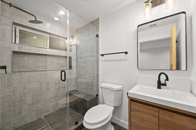 Building Photo - 3 BED 3 BATH | PRIVATE FRONT YARD | PRIVATE 2 CAR ATTACHED GARAGE | WASHER | DRYER | CENTRAL A/C