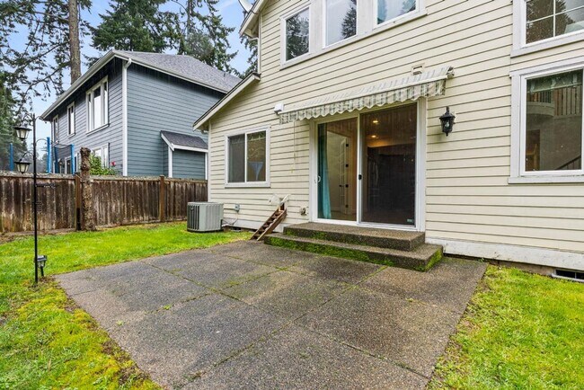 Building Photo - Elegant University Place Home with A/C, Tandem Garage, Office & Balcony Bedroom Near JBLM!