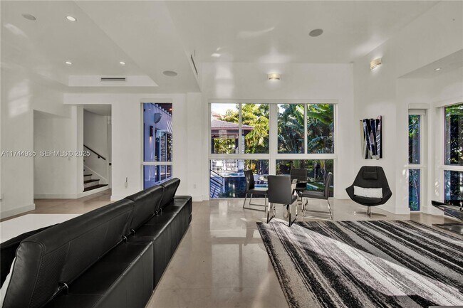 Building Photo - 573 Warren Ln