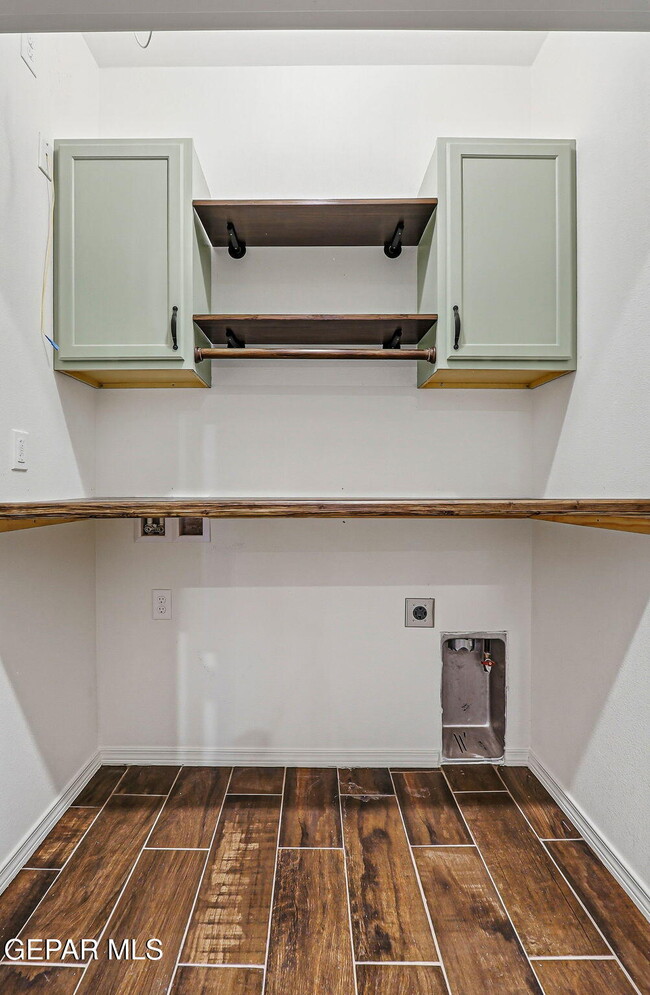 Building Photo - 14804 John McNeely Ave