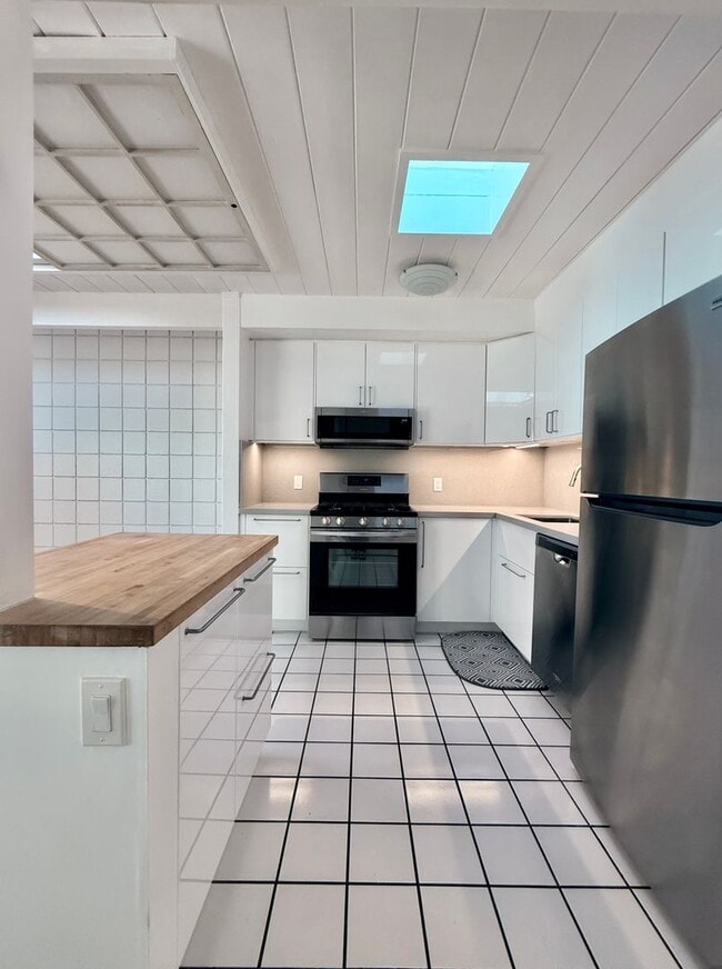 Building Photo - 2 Bedroom, 1 Bath Eichler -Townhouse, Sant...
