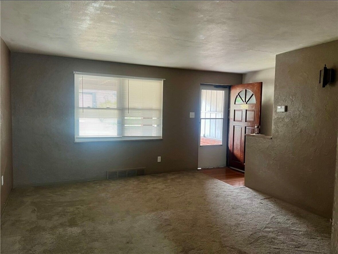 Building Photo - 650 Dunster St