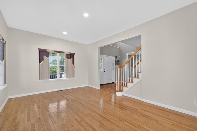 Building Photo - 5 Bridle Ct