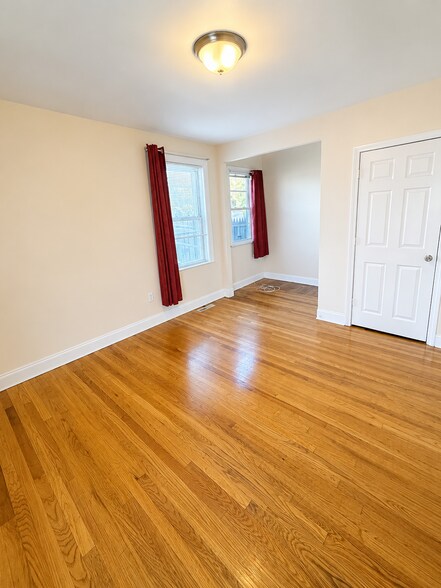 Building Photo - 406 Admiral St