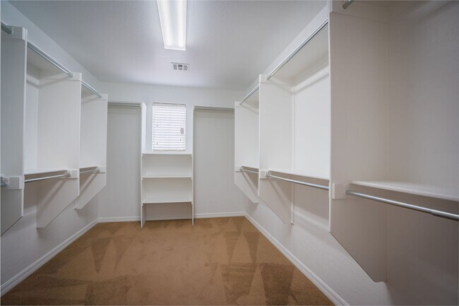 Building Photo - 2624 Romarin Terrace
