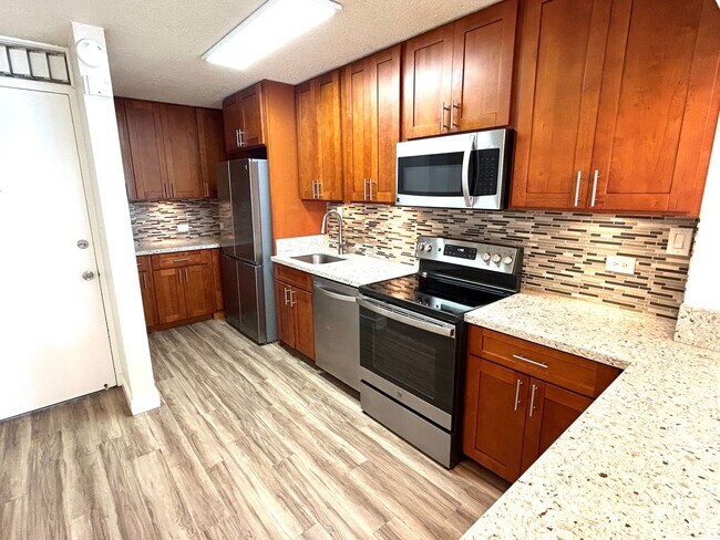 Building Photo - Waikiki! Marina Towers-Large, 2 Bdrm., 1.5 bath, cov'd pkg./washer/dryer in apt.