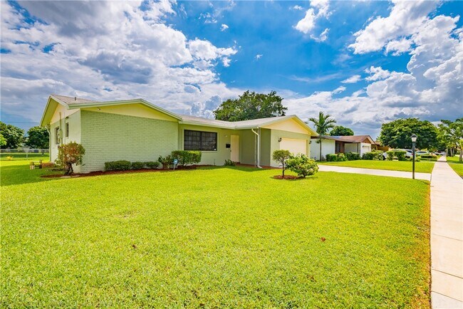 Building Photo - 5051 N Hwy A1A