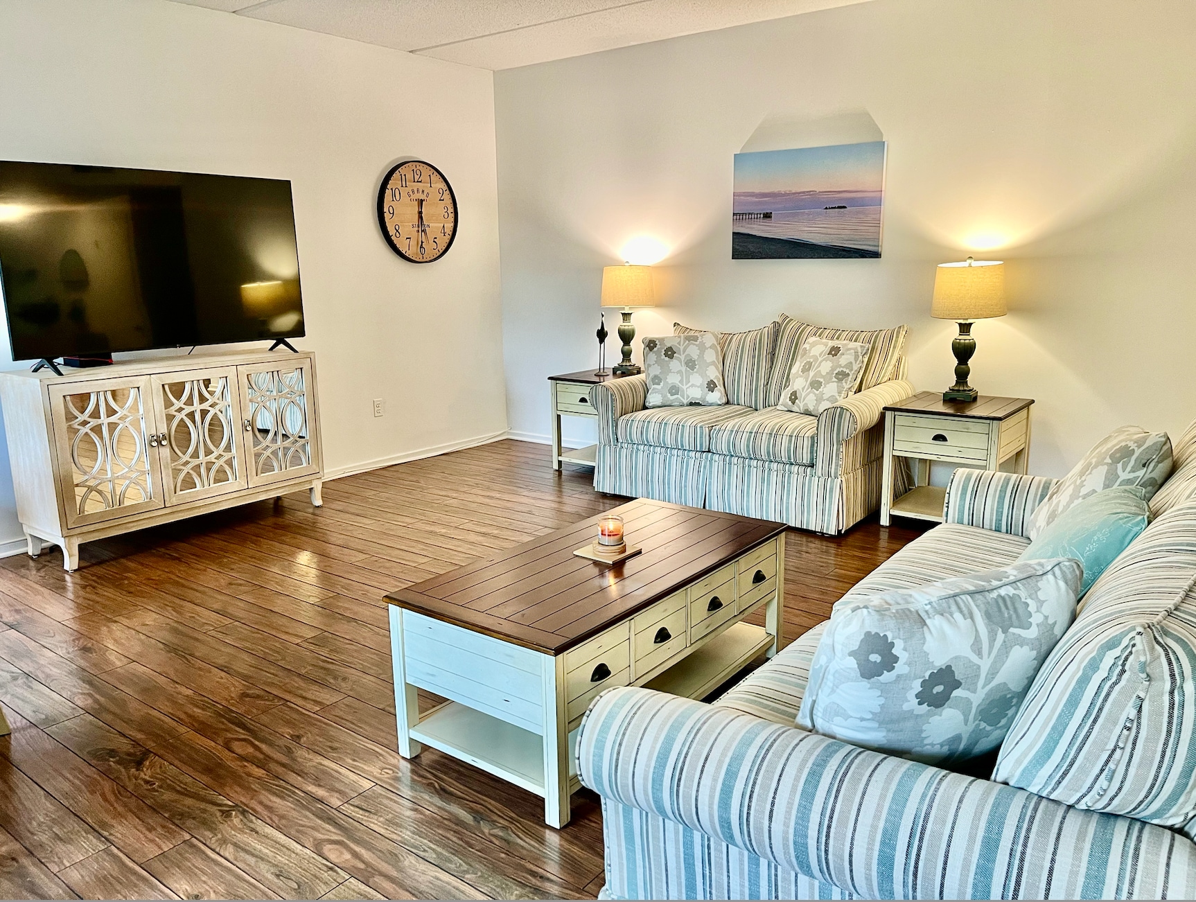 Living room with 65" smart TV - 85 Viscount Dr