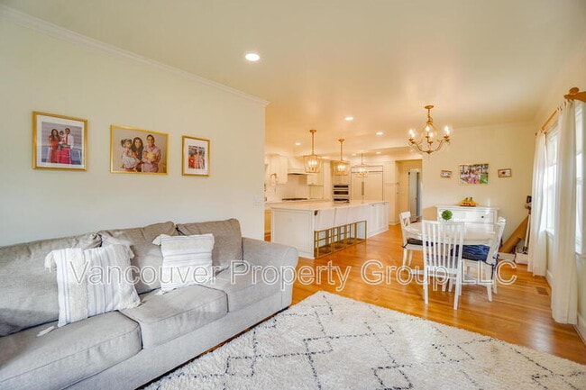 Building Photo - 309 W 37th St