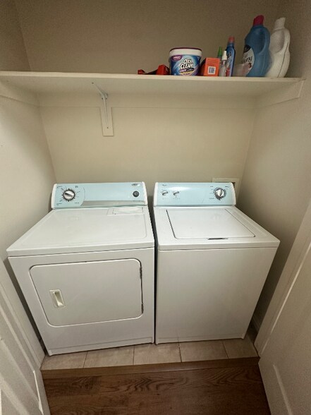 Building Photo - 1931 N Canyon Rd