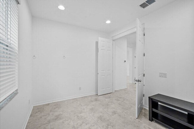 Building Photo - Now Available! 3 Bedrooms + Den, 2.5 Baths...