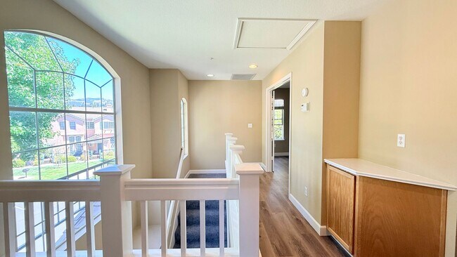 Building Photo - Bright and Airy 3BD/2.5BA Townhouse in Shadowhawk Community, Danville- Available NOW!