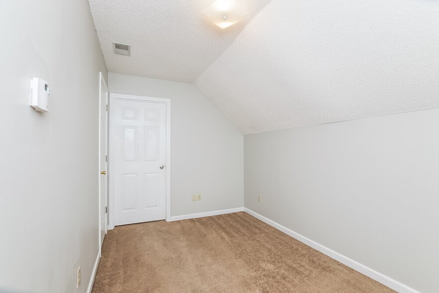 Building Photo - 4371 Shadow Ridge Dr