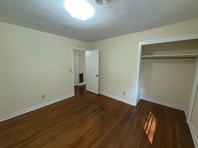 Building Photo - 3158 Peterson Dr