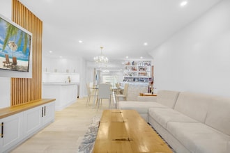 Building Photo - 130 Cypress Club Dr