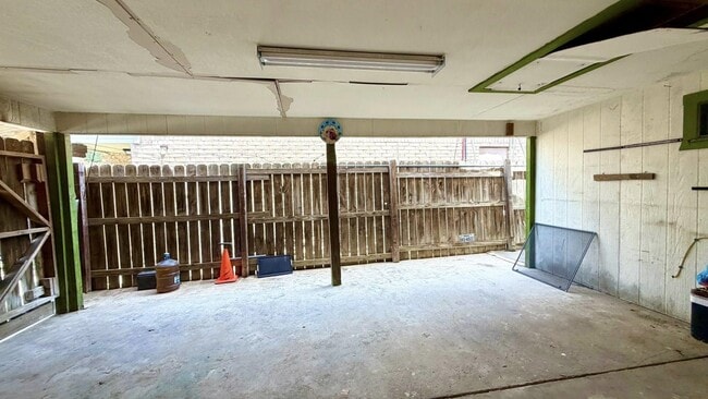 Building Photo - 1419 Reagan Dr