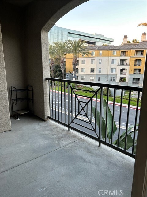 Building Photo - 1356 Scholarship