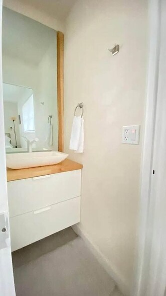 Building Photo - 1523 NE 51st St