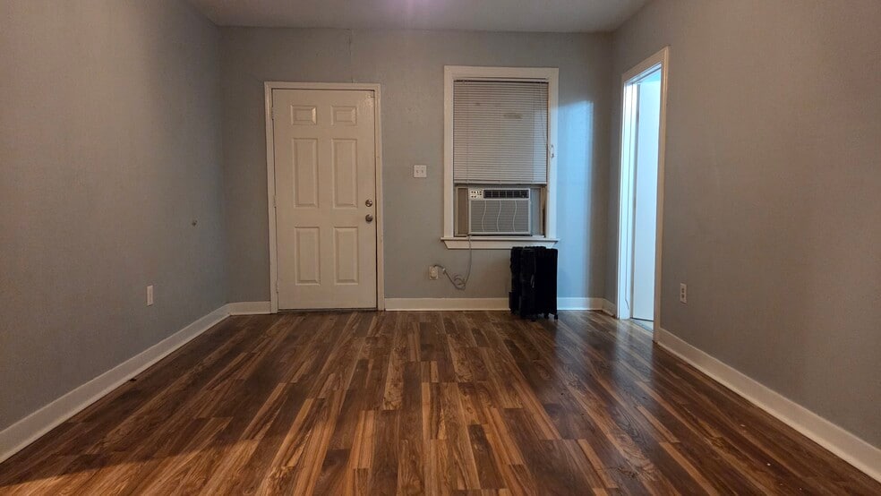 Building Photo - 6316 Victoria St