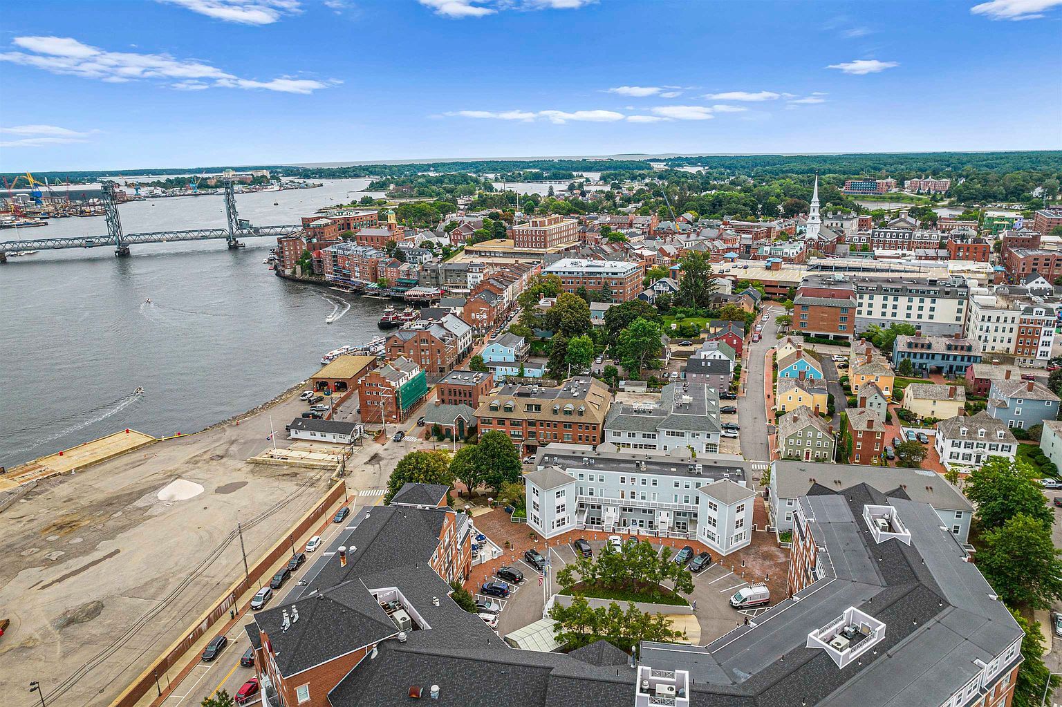 Aerial view - 33 Deer St