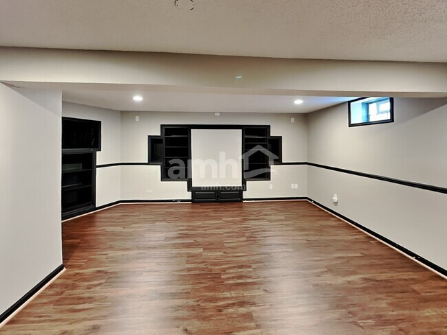 Building Photo - 595 Tall Oaks Dr