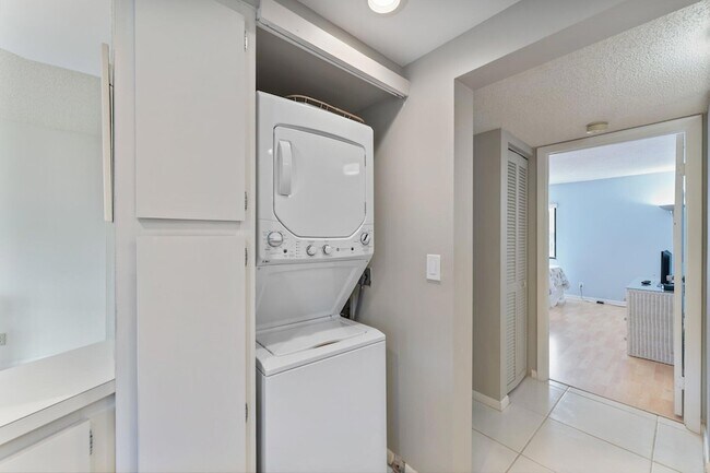 Building Photo - 1605 S US Hwy 1