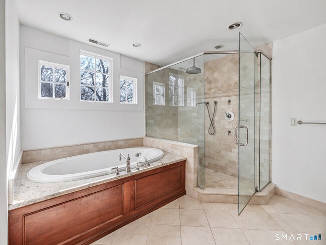 Building Photo - 553 Judd Rd