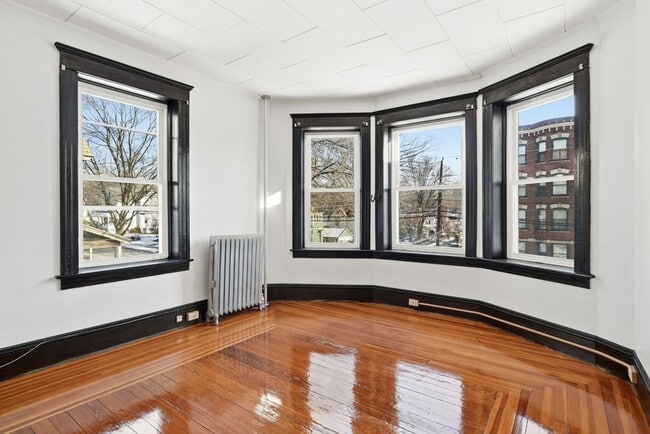 Building Photo - 44 Bardwell St