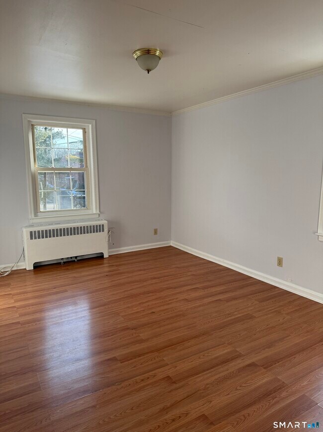 Building Photo - 1084 E Main St