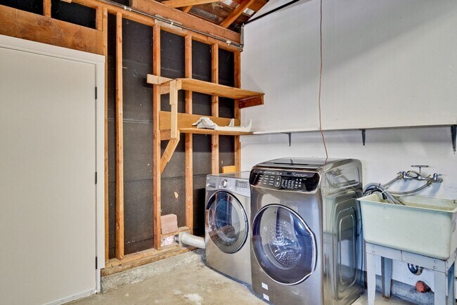 Building Photo - 5097 Forest Glen Dr