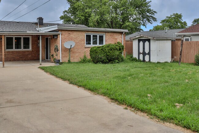 Building Photo - 7119 Stanford Dr