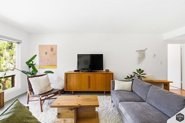 Building Photo - 5625 Green Valley Cir