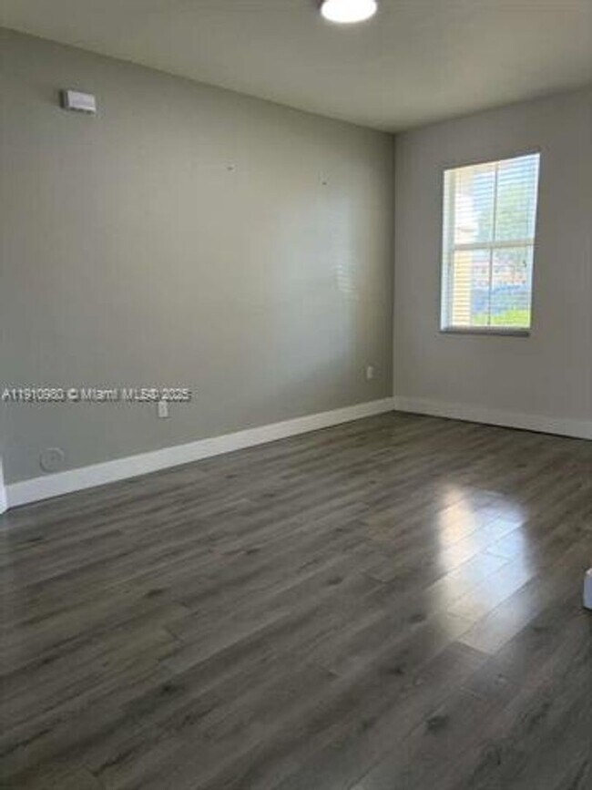 Building Photo - 8666 NW 114th Ave