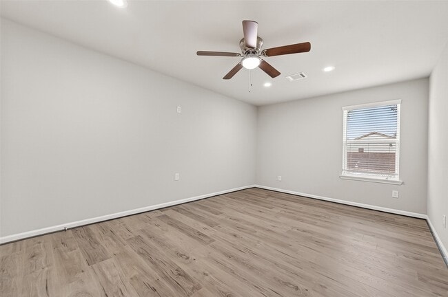 Building Photo - 7739 Antoine Dr