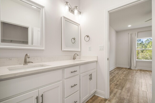 Building Photo - 4902 Kensington Ln