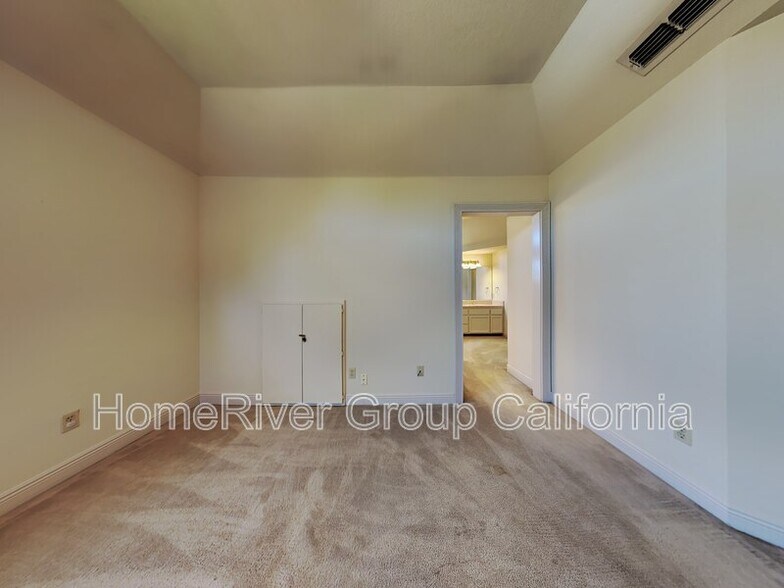 Building Photo - 5137 Sunrise Hills Dr
