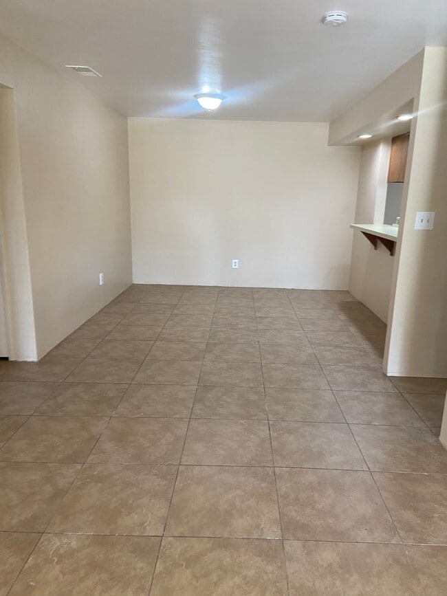 Building Photo - 913 Nimrod Ct
