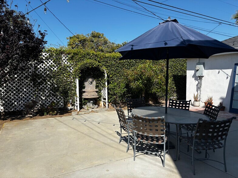 Building Photo - 7939 Denrock Ave