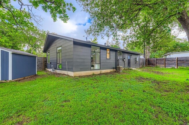 Building Photo - 5203 Avon Pl