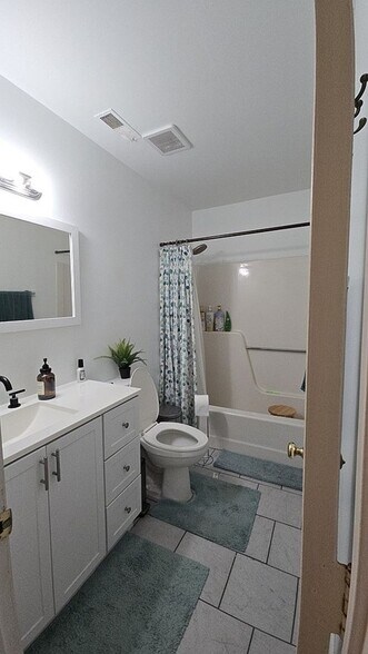 Building Photo - 2321 Oldenburg Dr