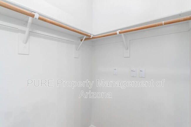 Building Photo - 1920 E Bell Rd