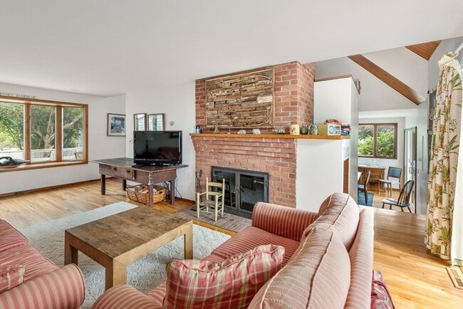 Building Photo - 540 River Rd