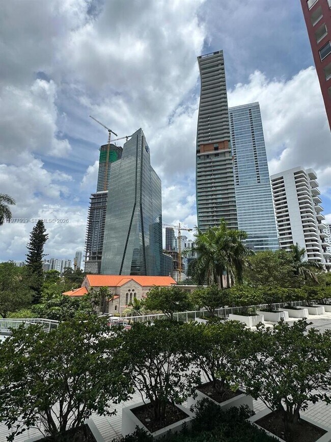 Building Photo - 1541 Brickell Ave