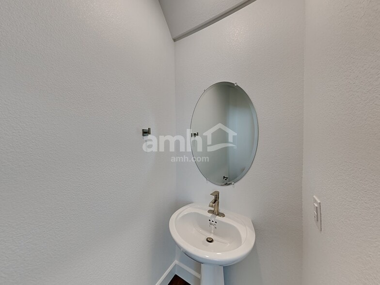 Building Photo - 9148 Crocker Pt Ct
