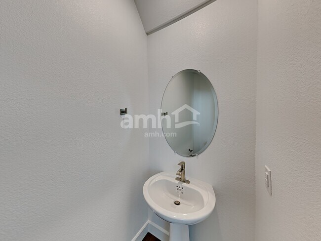Building Photo - 9148 Crocker Pt Ct