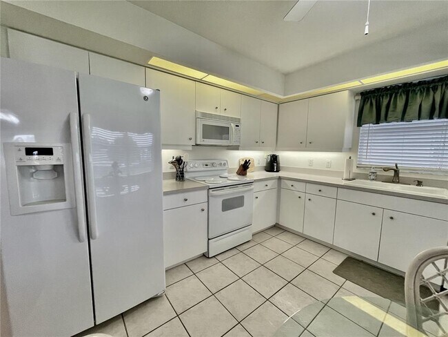 Building Photo - 5800 Sabal Trace Dr