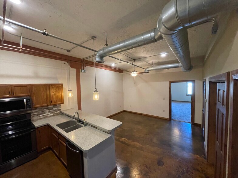 Living Area - 132 S Dakota Ave